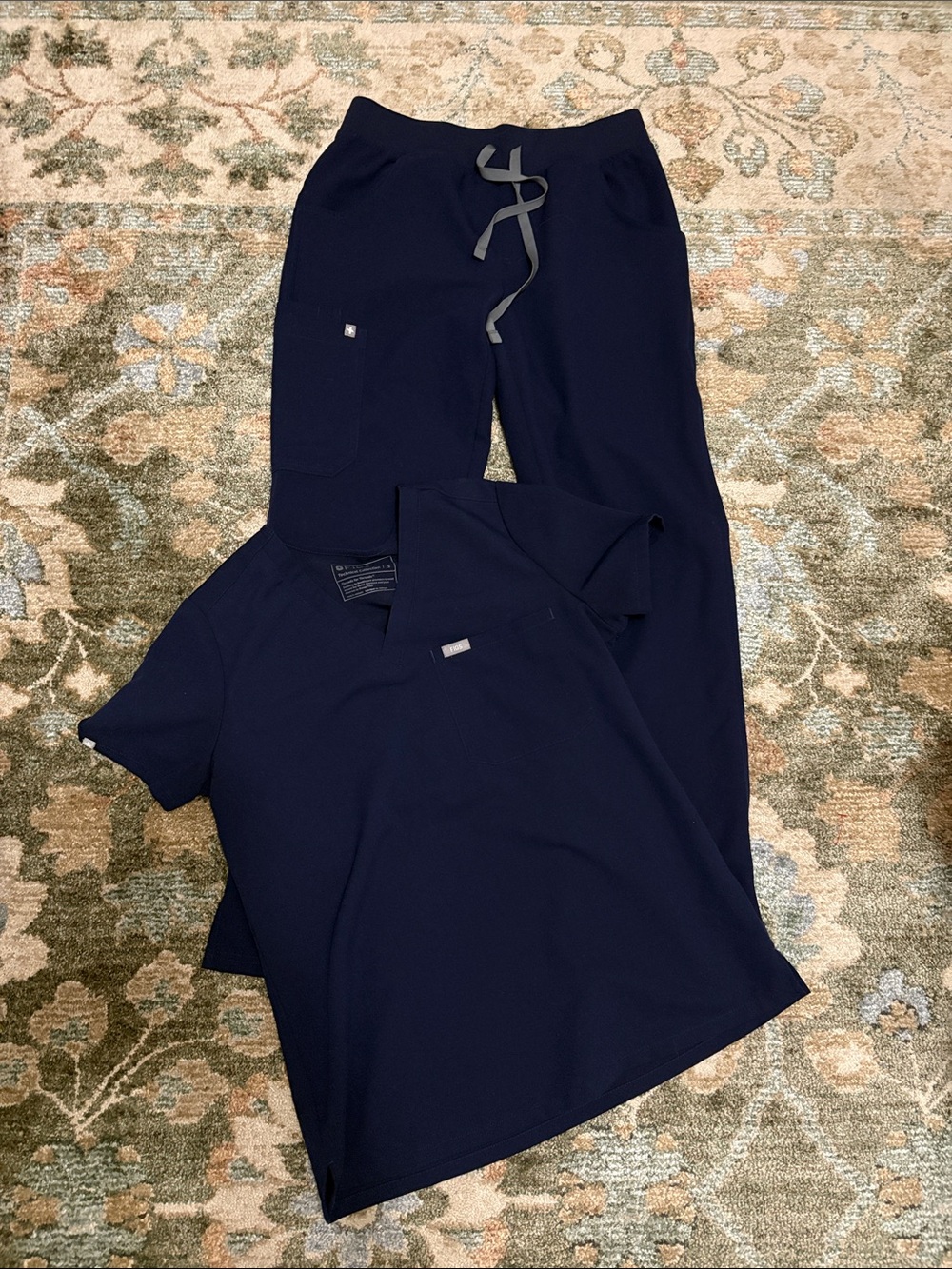 Women’s Figs set one pocket With Kade pants